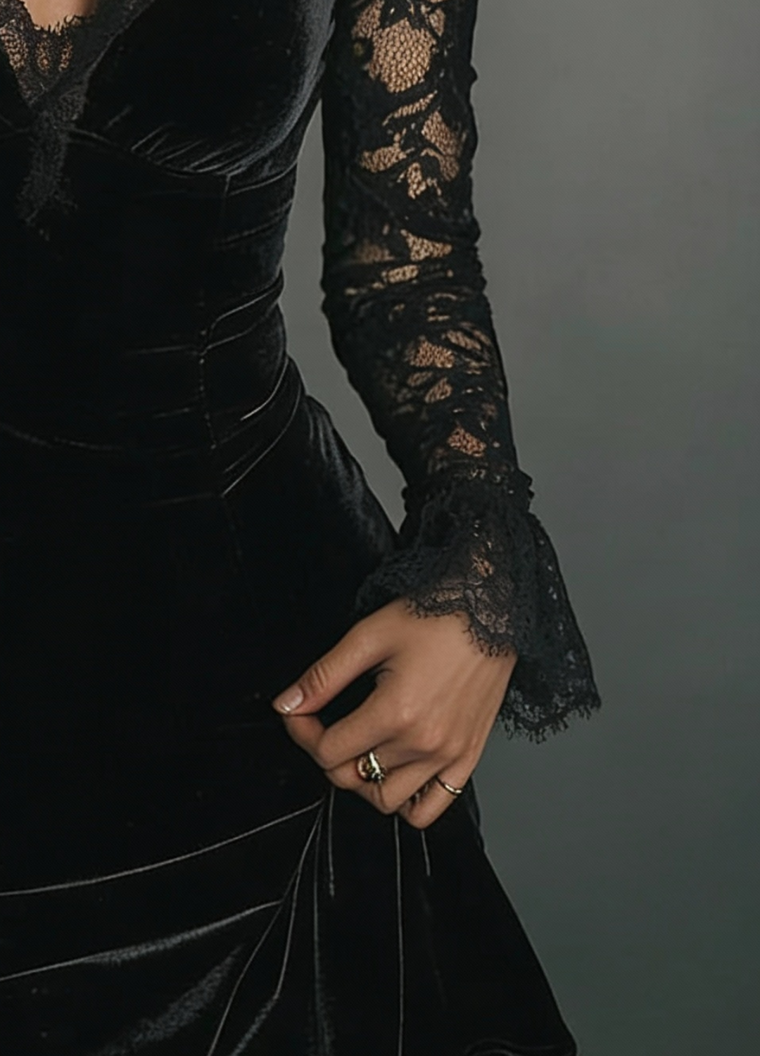 Luna – Vestido Mini de Terciopelo con Encaje