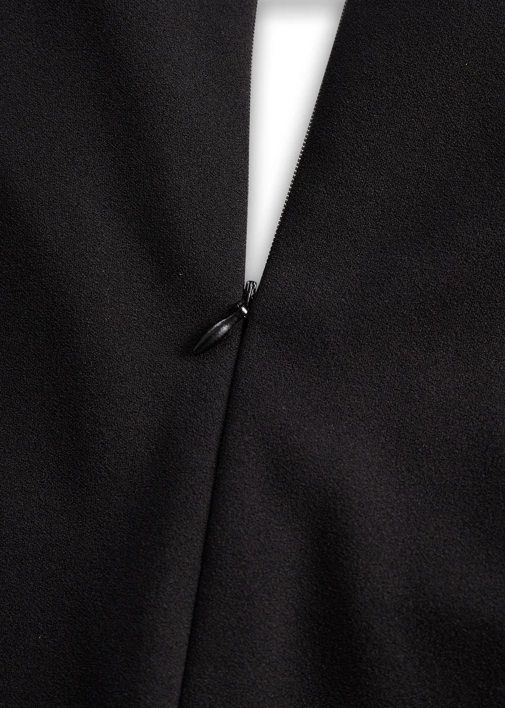 Naomi | Vestido negro refinado con cinturón