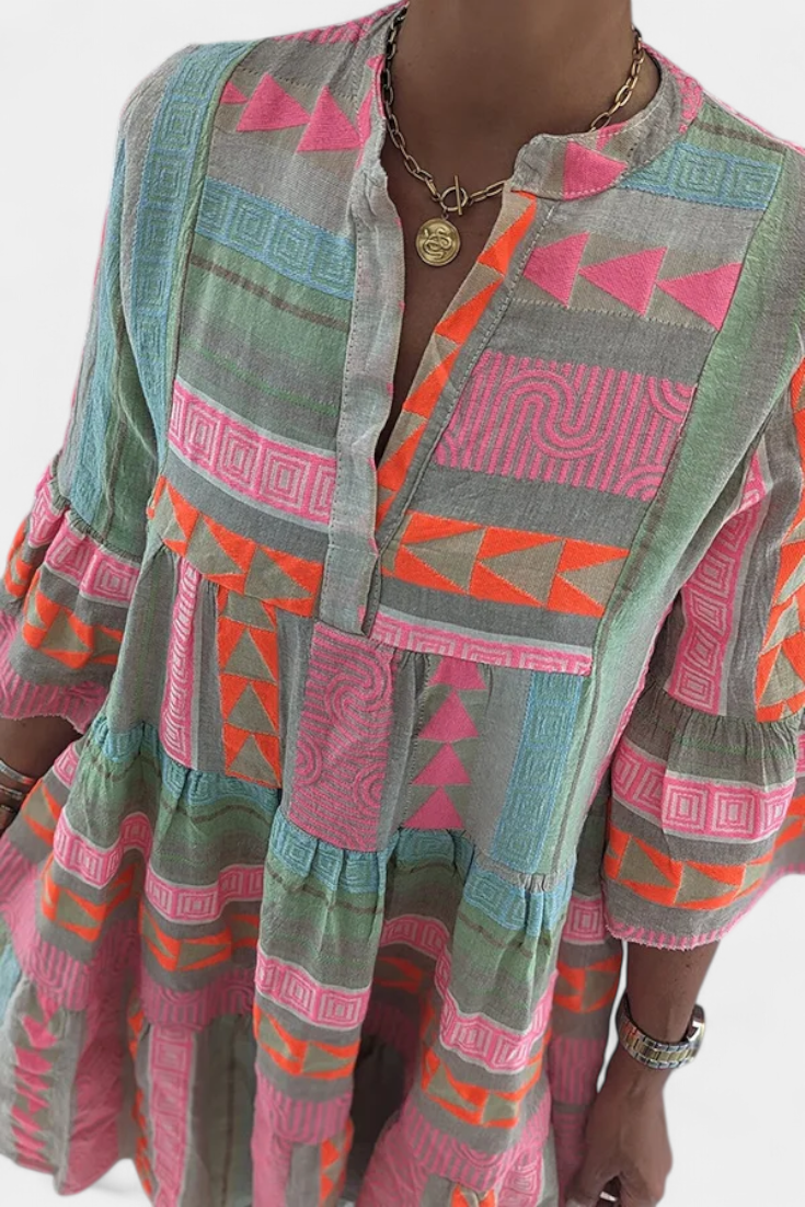 Gina Vestido Boho Corto Bordado con Escote en V y Mangas Acampanadas