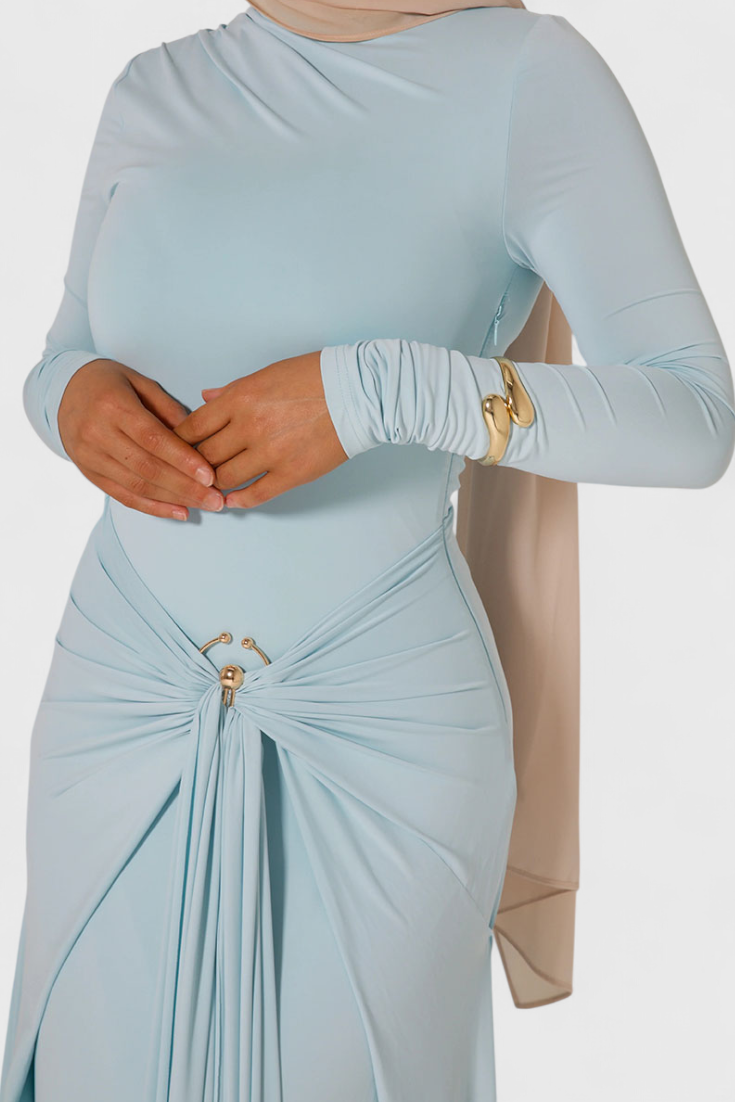 Fátima Vestido Ajustado Plisado con Detalles Metálicos