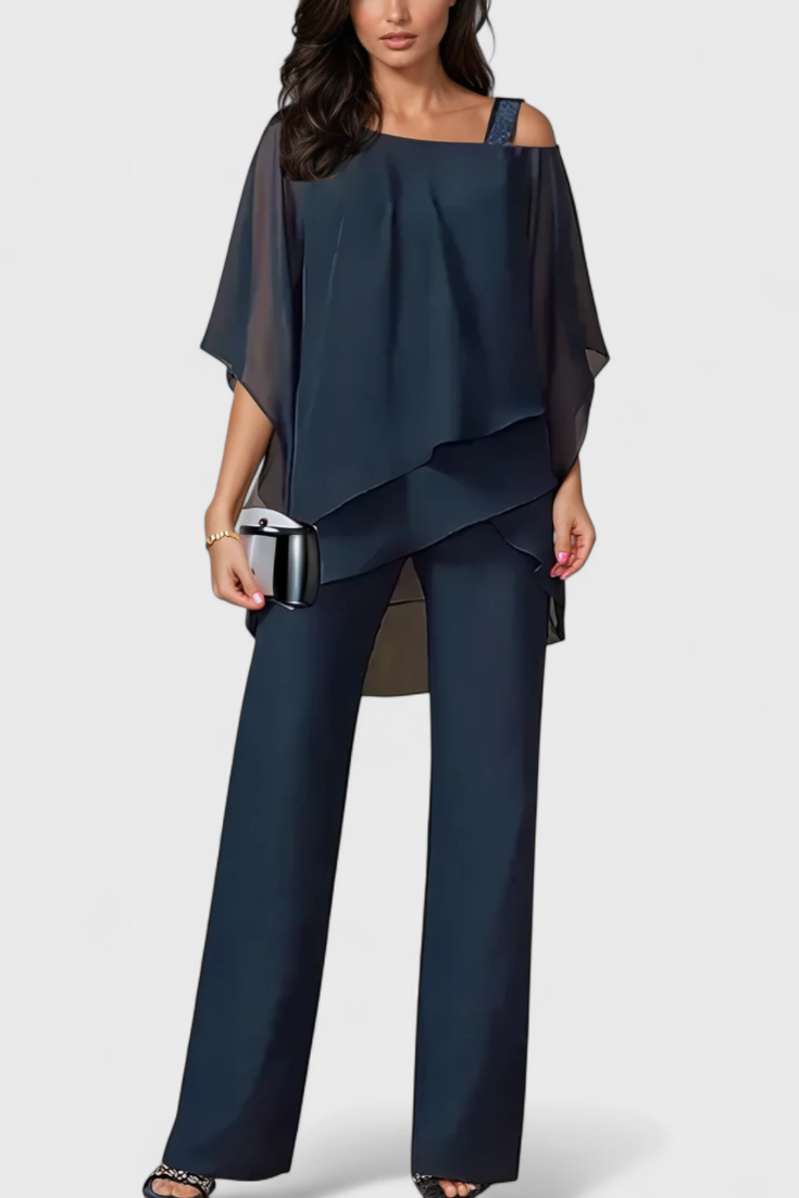 Kitty Conjunto de Dos Piezas con Hombros Descubiertos y Silueta Fluida