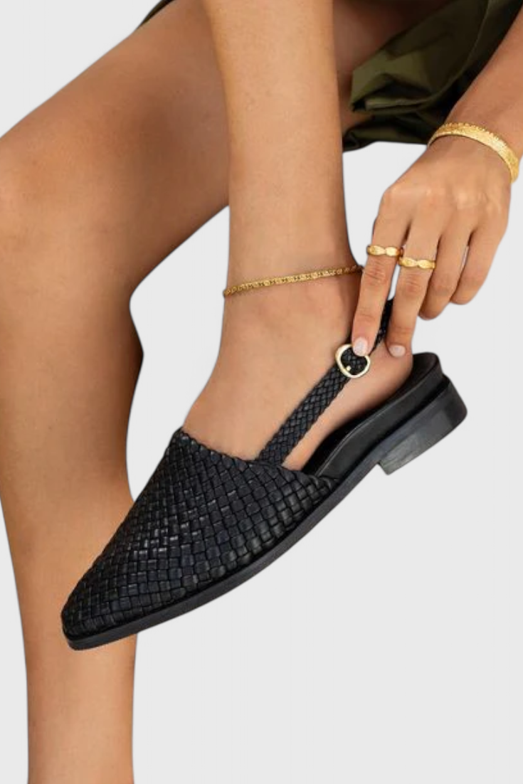 Isadora Mules Trenzados con Punta Fina y Correa Slingback