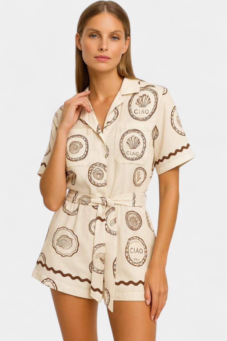 Seashell Mono Camiseta con Detalle de Concha y Botones