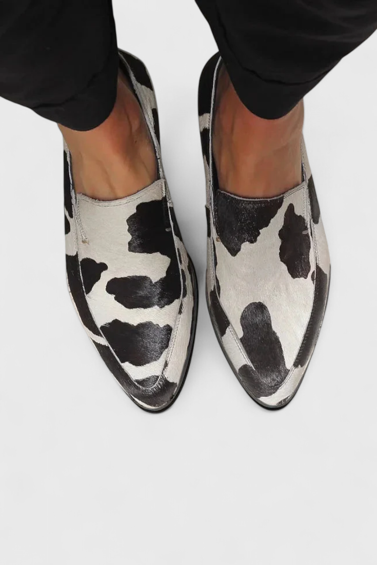 Macarena Loafers Elegantes con Tacón Bajo y Estampado Animal