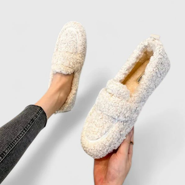 Solea Pantuflas Cálidas con Diseño Elegante
