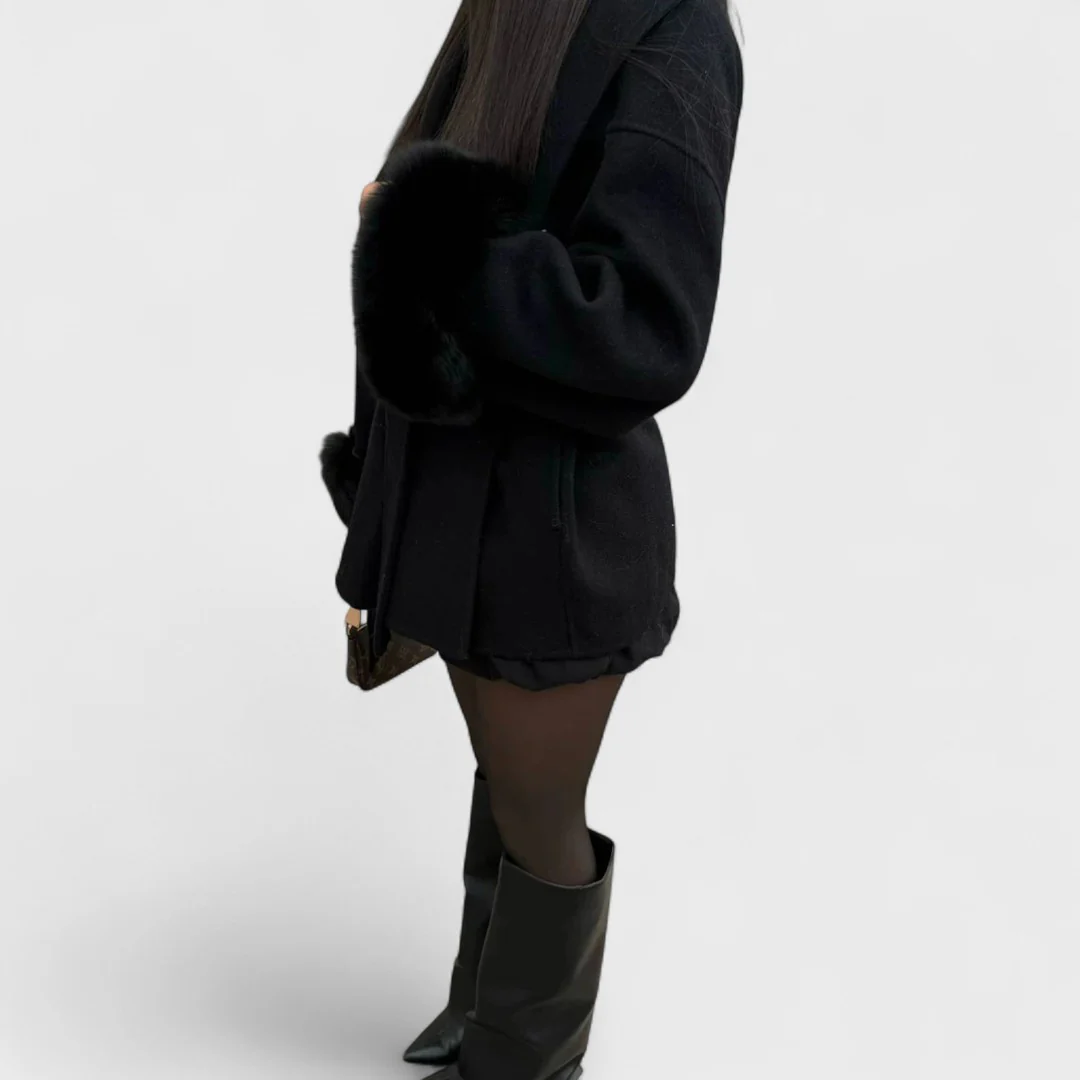 Giulia Abrigo Elegante con Detalles de Piel Ecológica