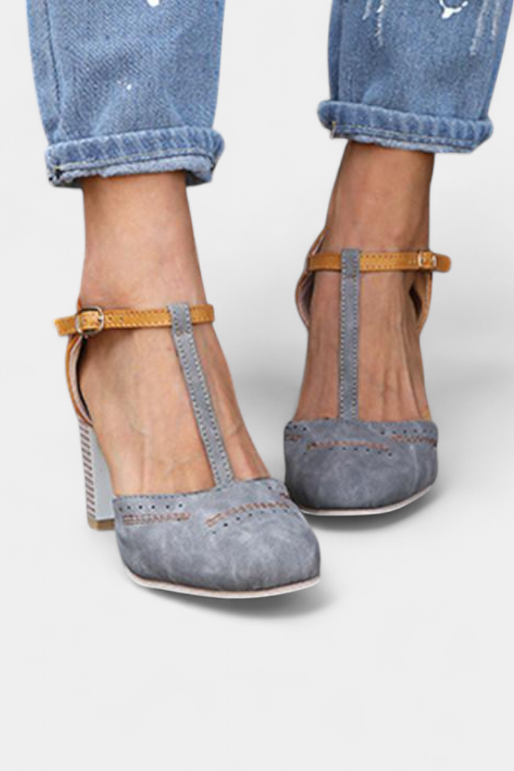 Mira Tacones de Bloque con Correa en T y Detalle Perforado