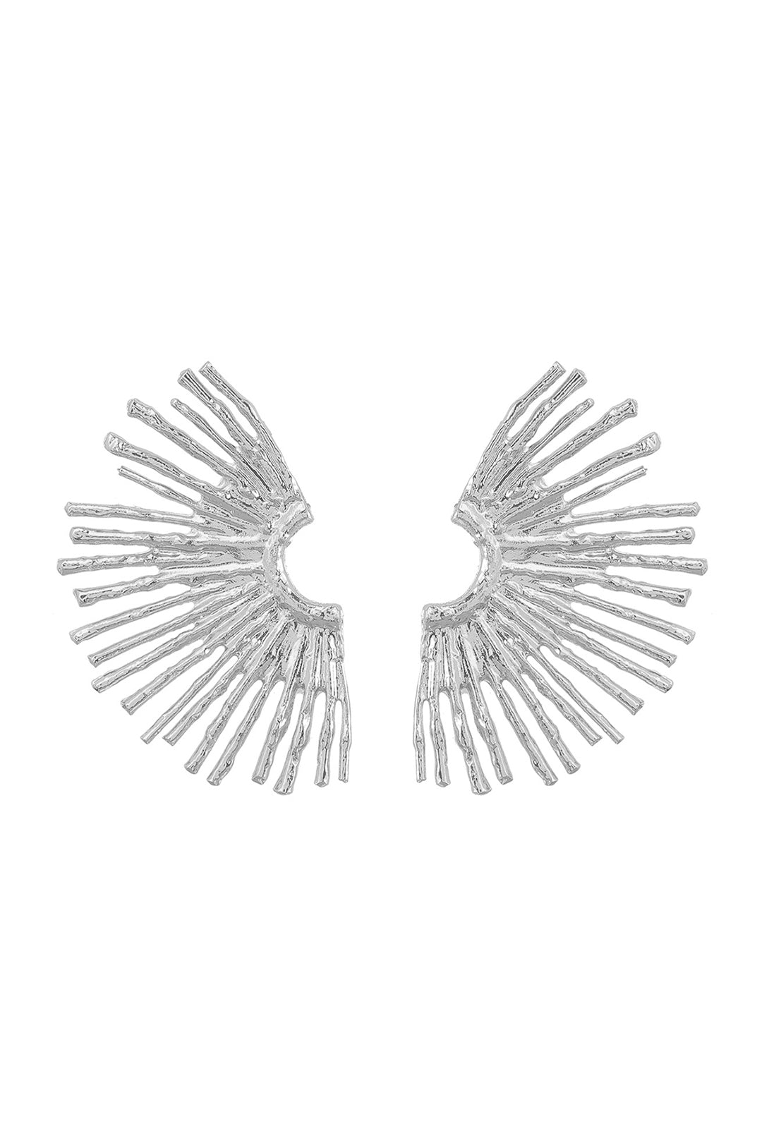 Pendientes de metal con borde ondulado