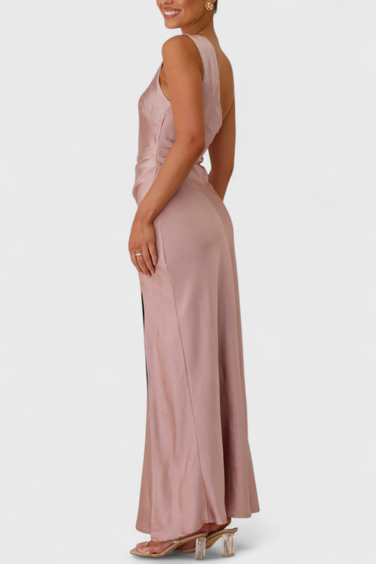 Josefa Vestido de Un Hombro con Pliegues y Alta Abertura