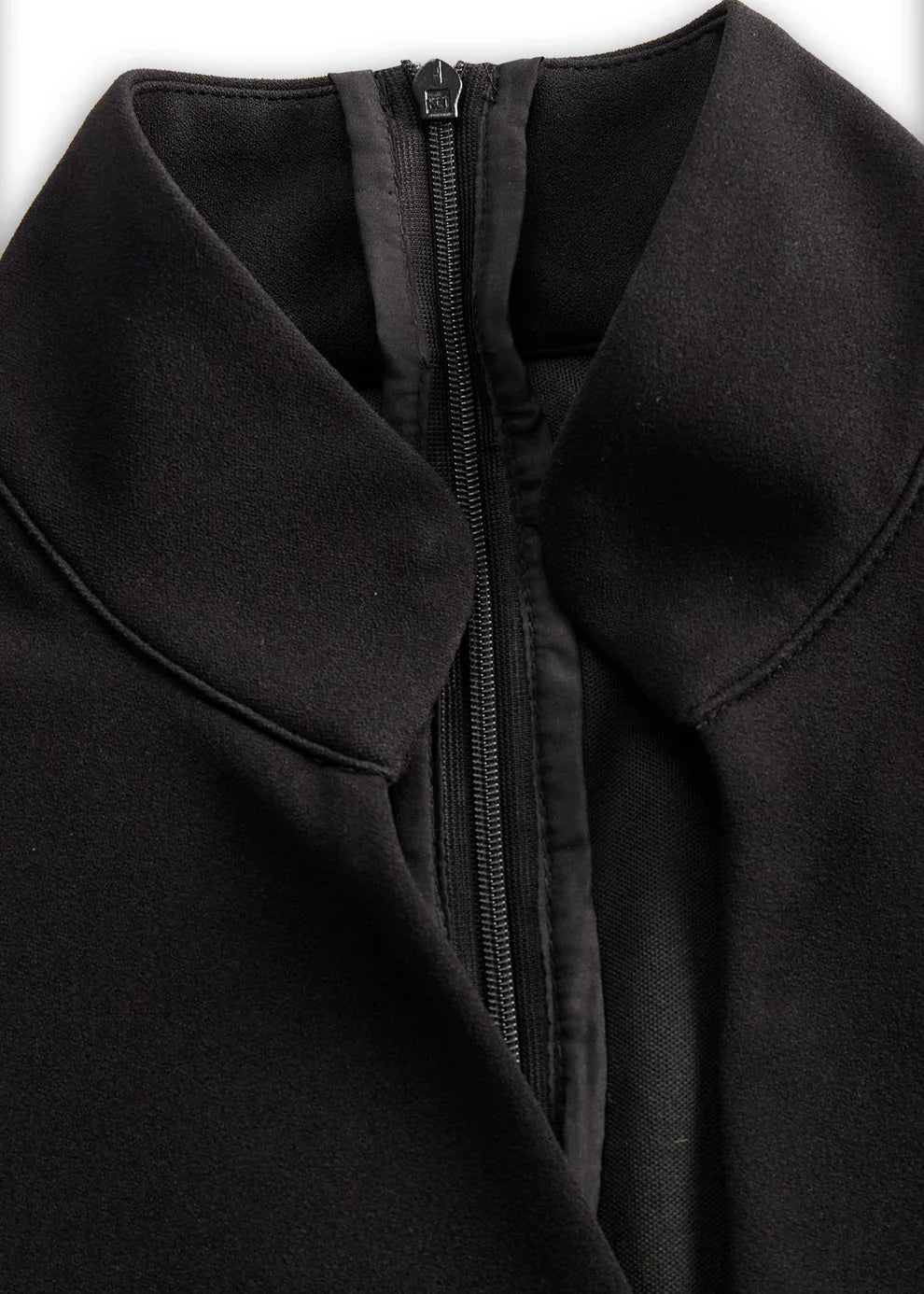 Naomi | Vestido negro refinado con cinturón