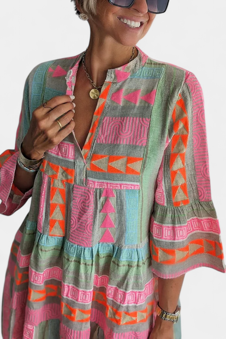 Gina Vestido Boho Corto Bordado con Escote en V y Mangas Acampanadas