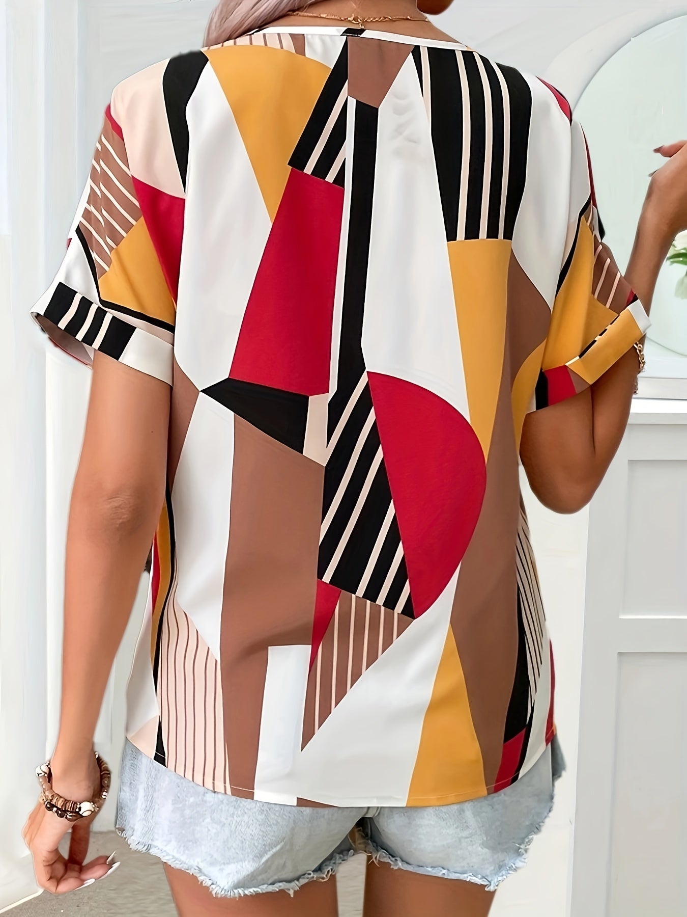 Blusa elegante con estampado cachemir y cuello en V