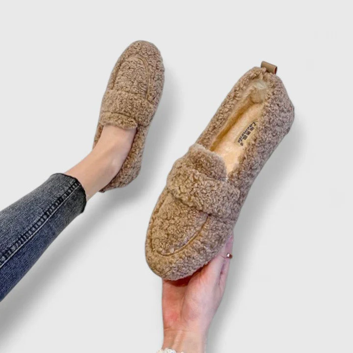 Solea Pantuflas Cálidas con Diseño Elegante