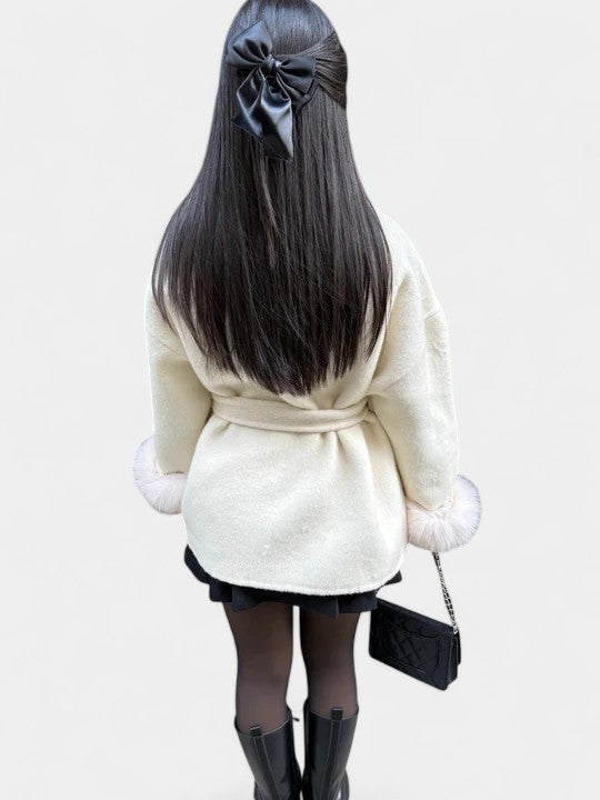 Giulia Abrigo Elegante con Detalles de Piel Ecológica